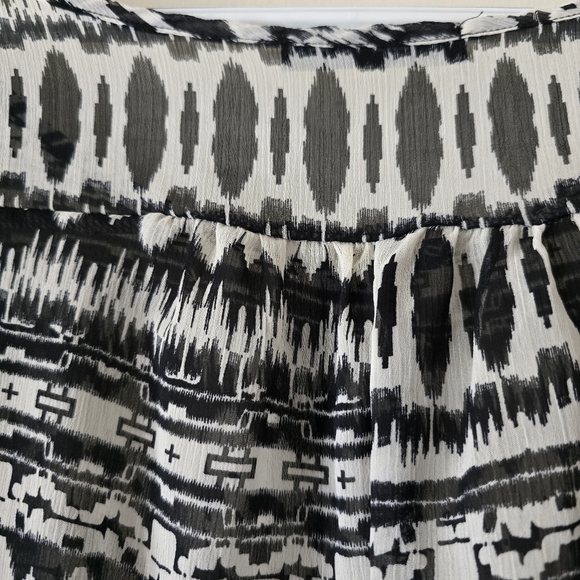 Black n White Sheer Crop Top Shortsleeve Cuffed Blouse Aztec Soop Neck LARGE - Picture 10 of 12
